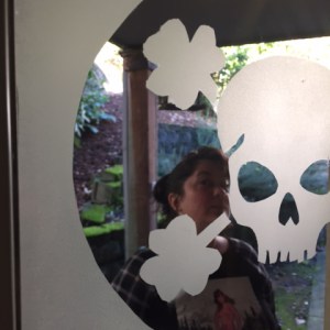 Peek-a-boo at Loni as she arrived for recording.